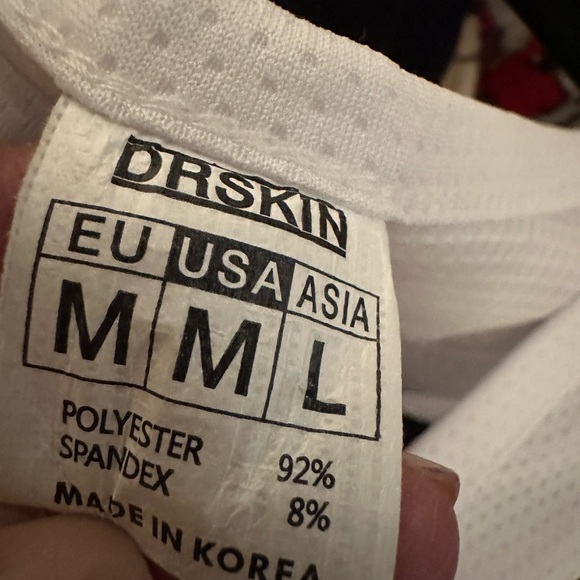 2 Drskin tanks 1 white 1- black - Picture 6 of 7